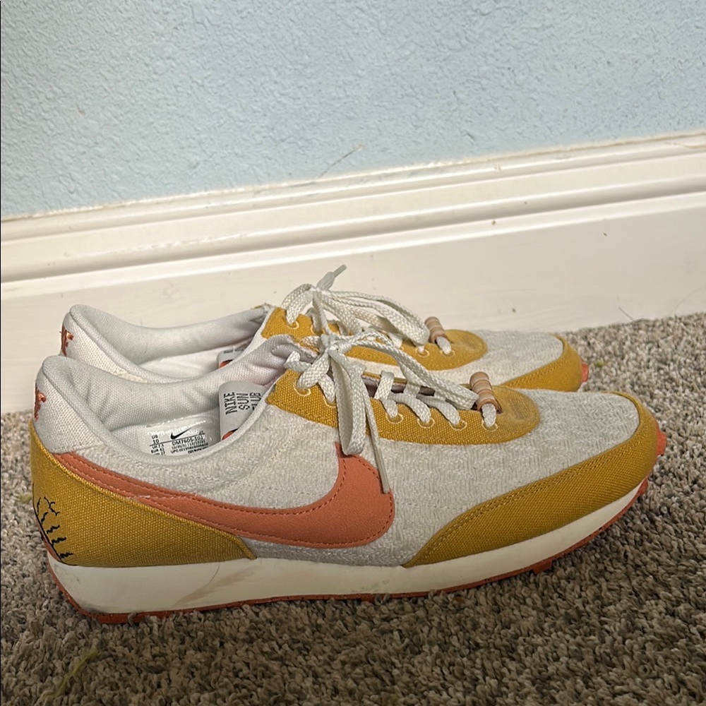 Women’s Nike sun club sneakers